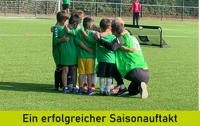 Trainer der Fußballabteilung mit Kindern der Bambini-Mannschaft