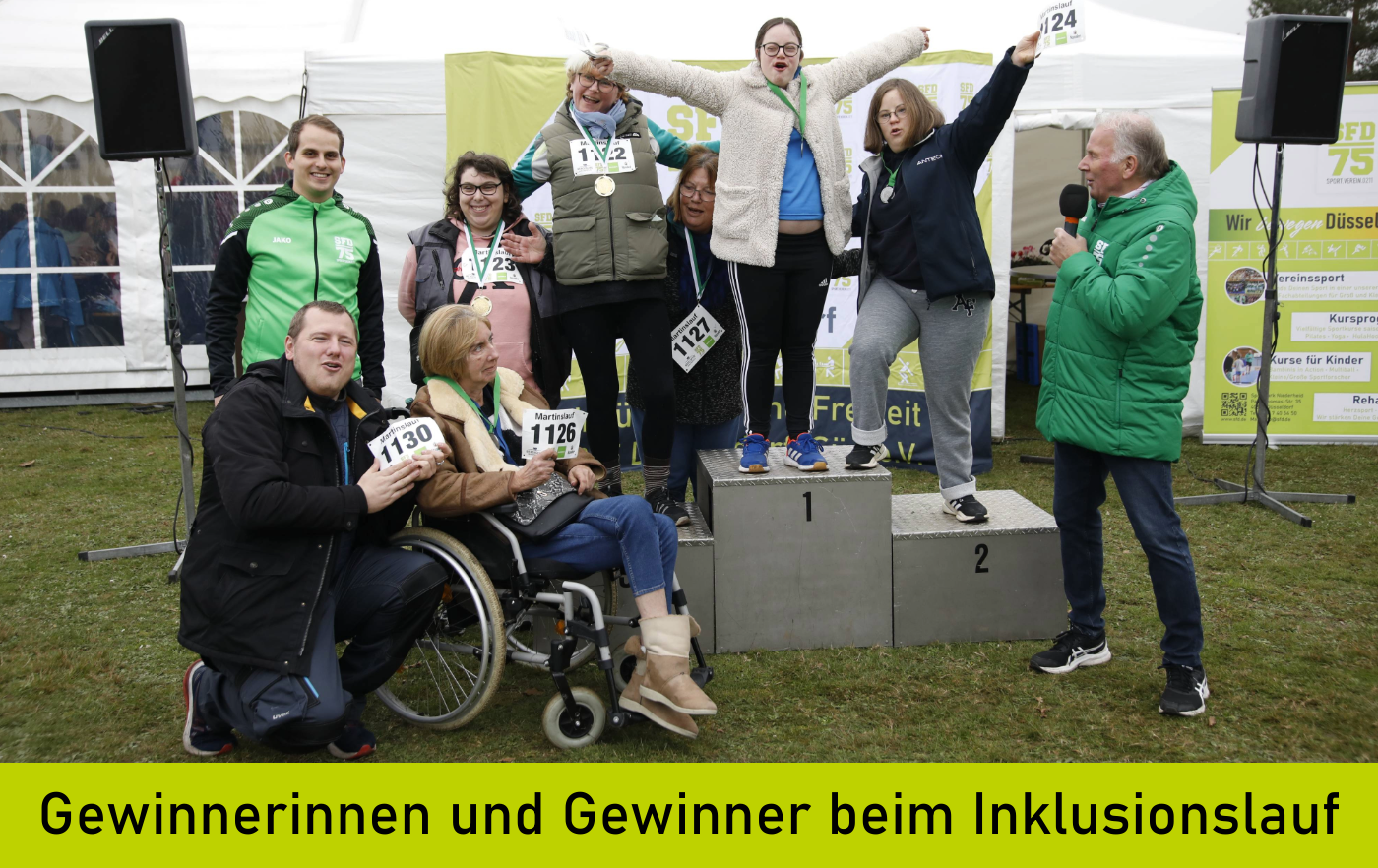 Siegerinnen des Inklusionslauf freuen sich bei der Siegerehrung