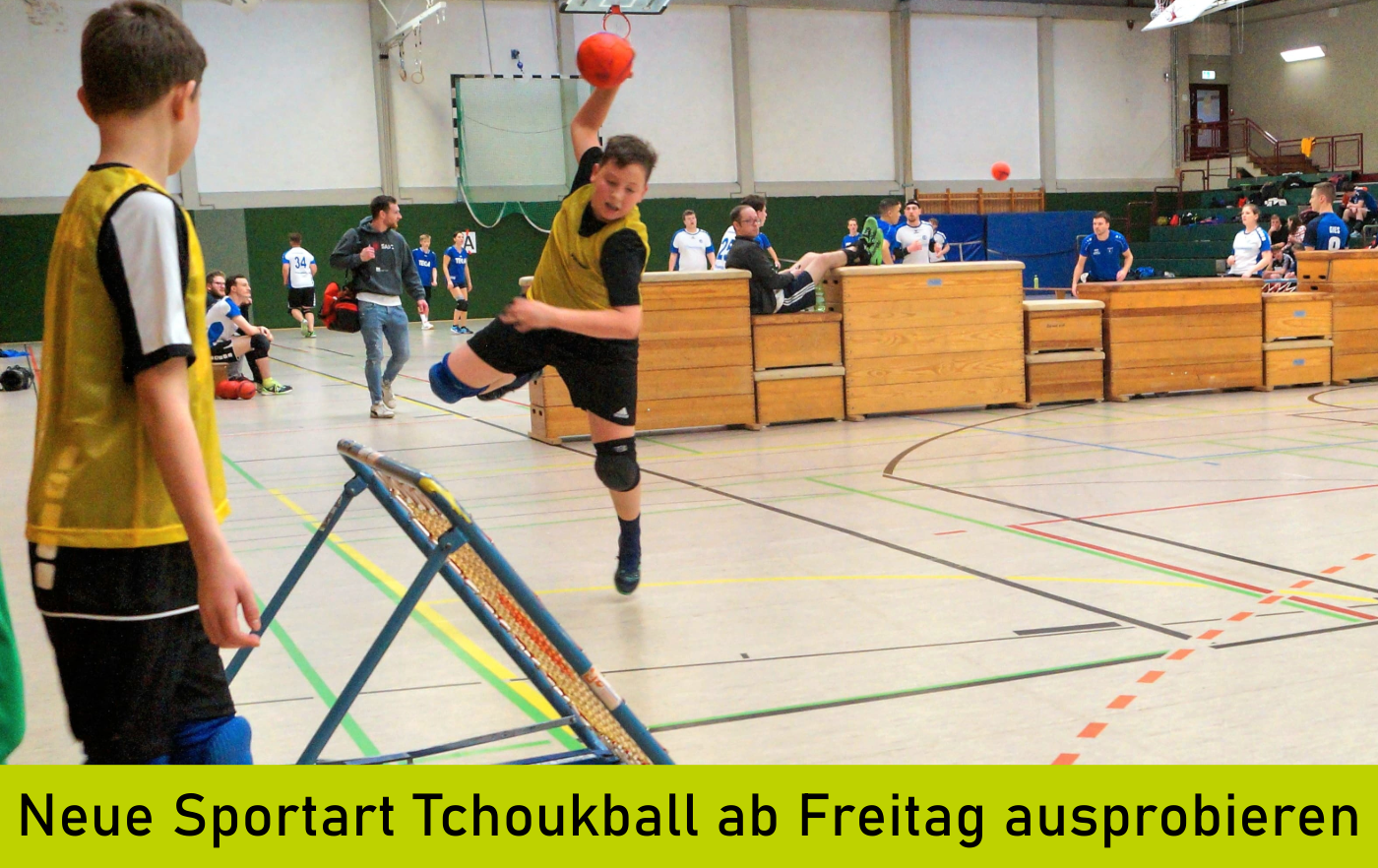 Junge spielt Tchoukball